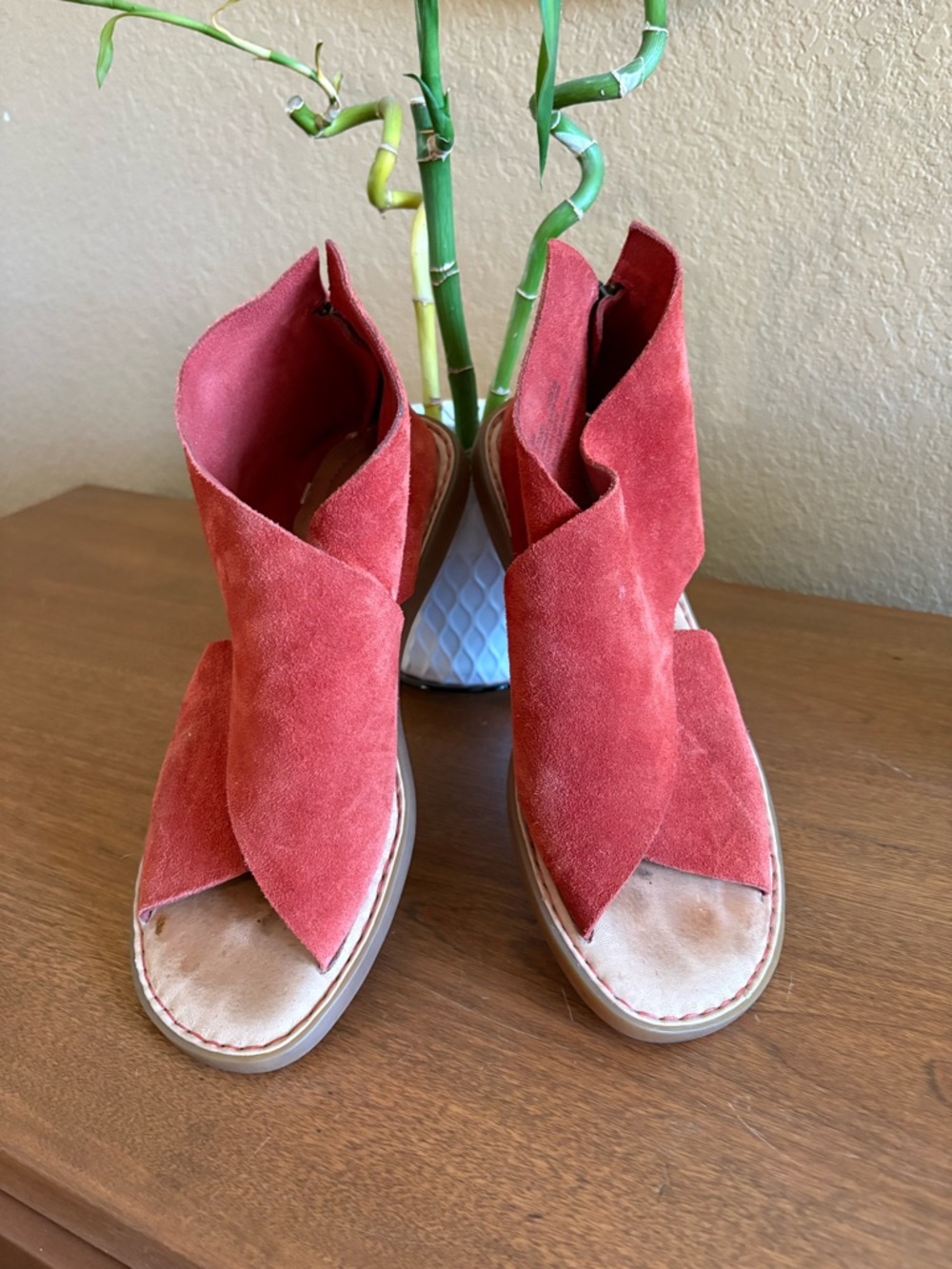 Born red suede Crisscross Open-Toe Sandals